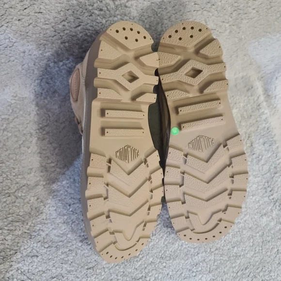 New in box Palladium Men's Boots Sz 9, Beige and Tan - Picture 5 of 9